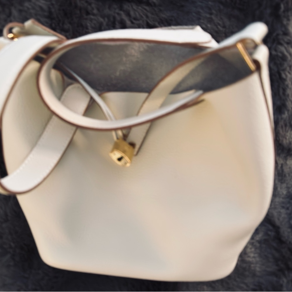 ADDITIONAL CLOSET CLEAR OUT!!! Hermes styled bucket bag BEAUTIFUL White pebble!!